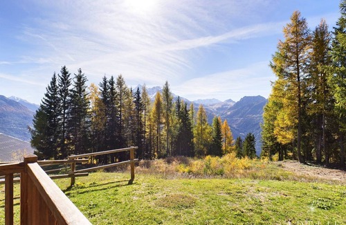 Les Eucherts Apartment | COSY APARTMENT IN THE TREES