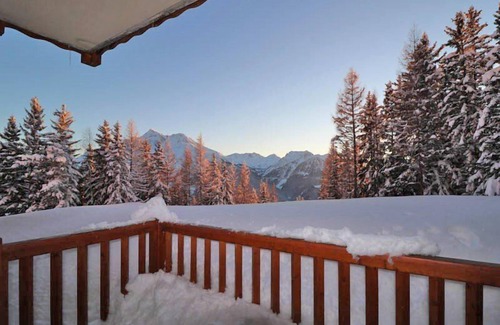 Les Eucherts Apartment | COSY APARTMENT IN THE TREES