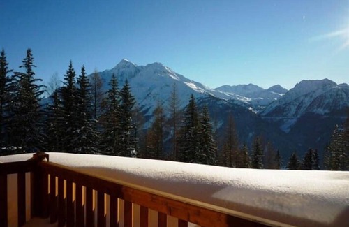 Les Eucherts Apartment | COSY APARTMENT IN THE TREES