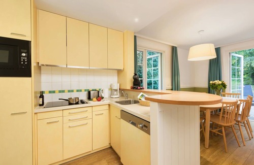 Neuville-sur-Ailette House | Cosy apartment in villa for 8 people with hot tub, pool, WIFI, TV, terrace and parking