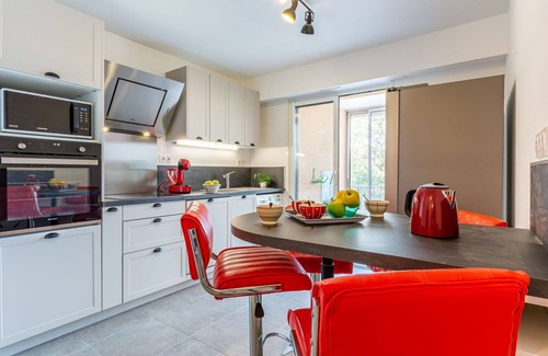 Saint-Laurent-du-Var Apartment | Cosy apartment for 6 people with pool, WIFI, A/C, TV, patio and pets allowed