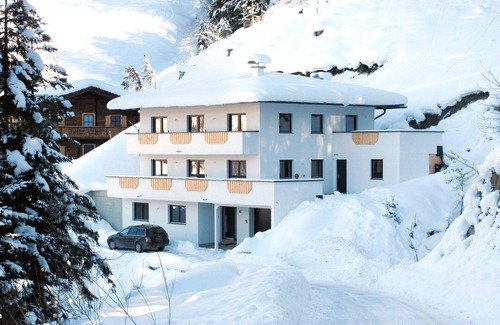 Ramsau im Zillertal Apartment | Cosy apartment for 14 guests with WIFI, TV and terrace