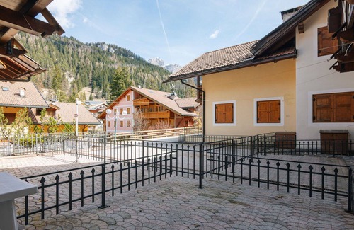 Campitello di Fassa Apartment | Cosy apartment for 5 people with WIFI, pets allowed and parking