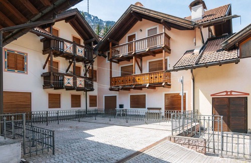 Campitello di Fassa Apartment | Cosy apartment for 5 people with WIFI, pets allowed and parking