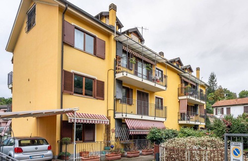 Intra Apartment | Cosy apartment for 4 guests with WIFI, TV, balcony and parking