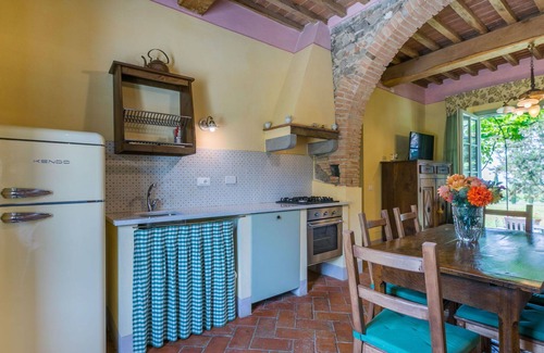 Rosignano Marittimo Apartment | Cosy apartment for 7 guests with WIFI, pool, A/C, TV, patio, pets allowed and panoramic view
