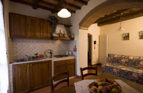 Colle di Val d'Elsa House | Cosy apartment in villa for 6 guests with pool, TV, patio and pets allowed
