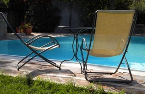 Colle di Val d'Elsa House | Cosy apartment in villa for 6 guests with pool, TV, patio and pets allowed