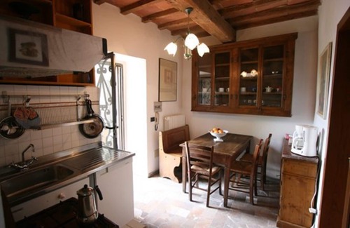 Greve in Chianti Apartment | Cosy apartment for 5 people with WIFI, pool, TV and pets allowed, close to Greve In Chianti
