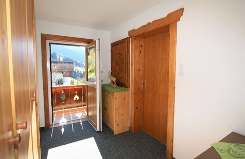 Holdernach Villa | Cosy apartment in villa for 5 people with WIFI, TV, balcony and pets allowed