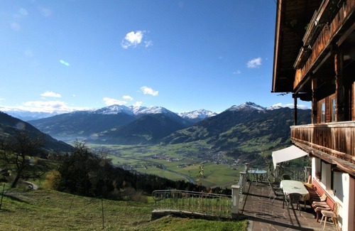 Holdernach Villa | Cosy apartment in villa for 5 people with WIFI, TV, balcony and pets allowed