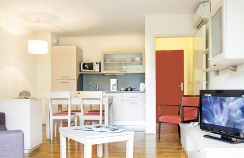 Divonne-les-Bains Apartment | Cosy apartment for 4 guests with hot tub, pool, WIFI, A/C, TV, terrace, pets allowed and parking