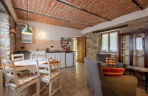 Monastero Bormida Apartment | Cosy apartment for 2 people with WIFI, pool and TV