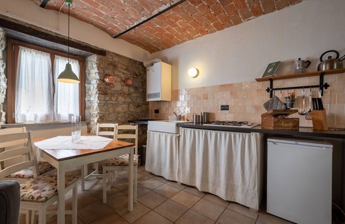 Monastero Bormida Apartment | Cosy apartment for 2 people with WIFI, pool and TV