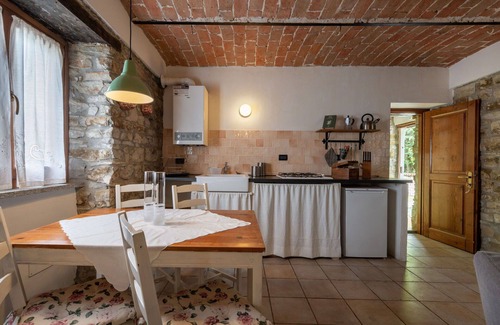 Monastero Bormida Apartment | Cosy apartment for 2 people with WIFI, pool and TV