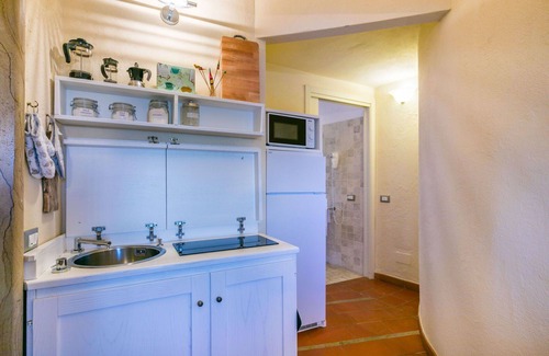 Casale Marittimo Apartment | Cosy apartment for 2 guests with WIFI, terrace and pets allowed