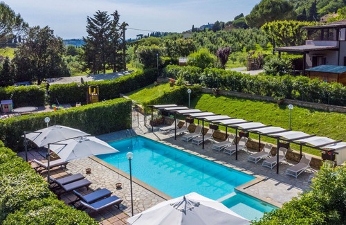 Casale Marittimo Apartment | Cosy apartment for 5 people with pool, WIFI, TV, patio and pets allowed