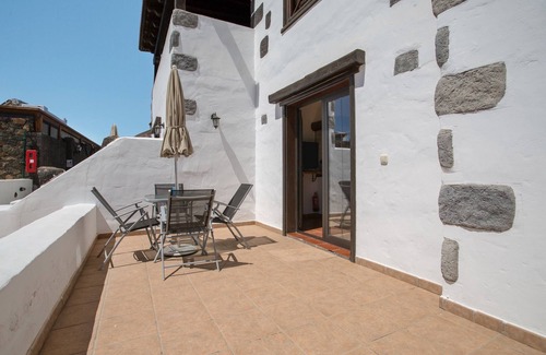 La Asomada Apartment | Cosy Apartment "4" with Terrace, Community Pool & Wi-Fi