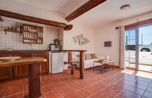 La Asomada Apartment | Cosy Apartment "5" with Terrace, Community Pool & Wi-Fi