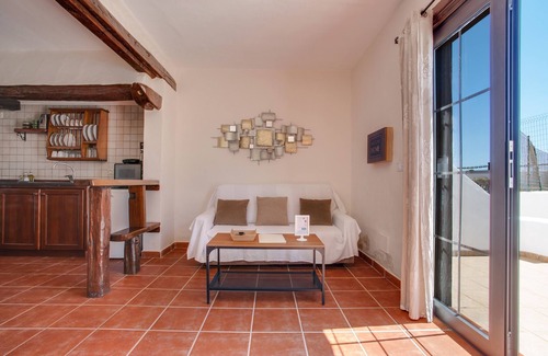 La Asomada Apartment | Cosy Apartment "5" with Terrace, Community Pool & Wi-Fi