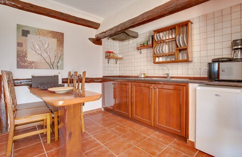 La Asomada Apartment | Cosy Apartment "5" with Terrace, Community Pool & Wi-Fi