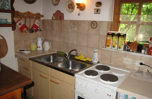 Treffen Villa | Cosy apartment in villa for 4 guests with WIFI, TV, patio and pets allowed