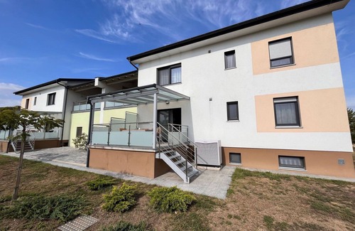 Donnerskirchen Apartment | Cosy apartment for 6 guests with WIFI, A/C, TV, terrace and pets allowed
