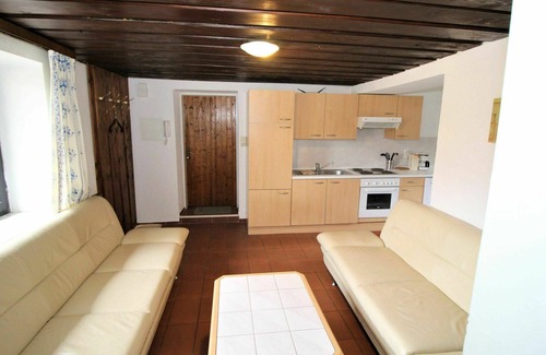 Muhldorf Apartment | Cosy apartment for 7 guests with WIFI, TV, terrace and panoramic view