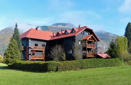 Muhldorf Apartment | Cosy apartment for 9 guests with WIFI, TV and balcony
