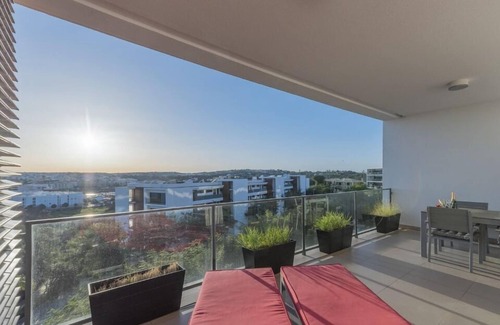 Telheiro Apartment | " Cosy apartment & balcony with Marina, garden, pool and skyline Lagos views"