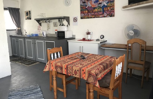 Betty's Bay Apartment | Cosy apartment, close vicinity to beaches and local attractions