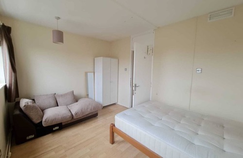 Mortlake Apartment | Cosy apartment close to Roehampton country club and the Priory hospital