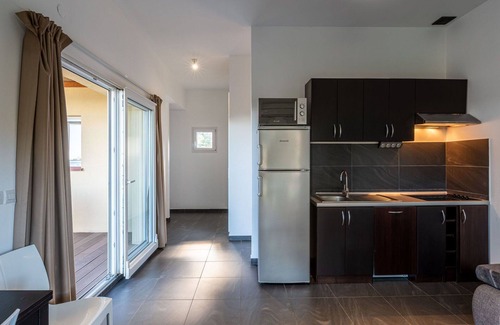 Favone Apartment | Cosy apartment for 4 people with A/C, pool, WIFI, TV, terrace and pets allowed