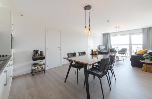 Blankenberge Apartment | Cosy apartment for 4 guests with pool, WIFI, TV and balcony