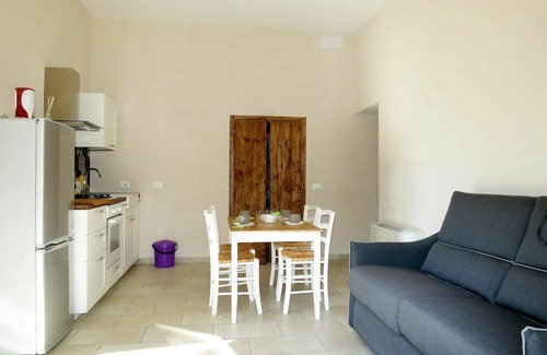 Bolsena Apartment | Cosy apartment for 4 guests with WIFI, pool, TV, terrace and pets allowed