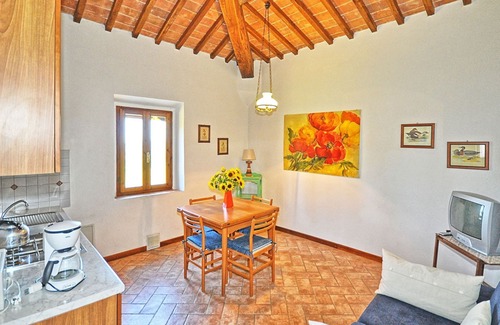 San Gimignano Apartment | Cosy apartment for 2 people with A/C, WIFI, pool, TV, patio and panoramic view