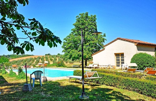 San Gimignano Apartment | Cosy apartment for 2 people with A/C, WIFI, pool, TV, patio and panoramic view