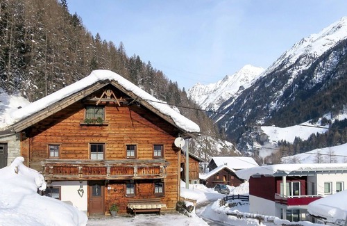 Soelden Apartment | Cosy apartment for 10 guests with WIFI, TV, terrace, pets allowed and parking