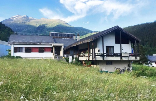 Fiesch Apartment | Cosy apartment for 10 guests with WIFI, balcony and pets allowed