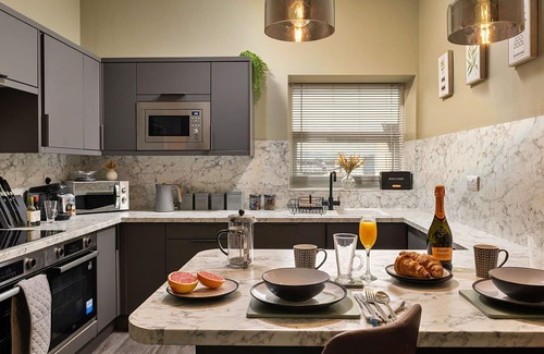 Rhyd-y-clafdy Apartment | Cosy apartment for 15 guests with hot tub, WIFI, terrace and pets allowed