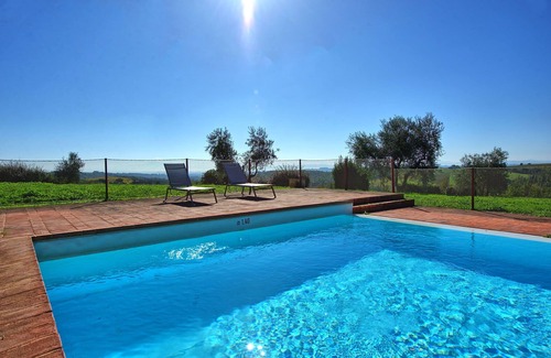 Castelnuovo Berardenga Apartment | Cosy apartment for 2 guests with pool, A/C, TV and panoramic view, close to Siena