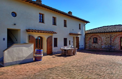 Castelnuovo Berardenga Apartment | Cosy apartment for 2 guests with pool, A/C, TV and panoramic view, close to Siena