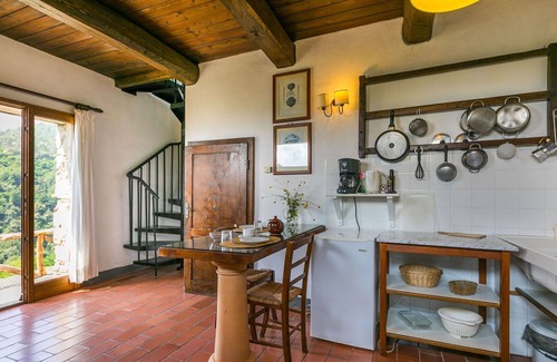 Pescia Apartment | Cosy apartment for 2 people with WIFI, pool, TV, patio and pets allowed