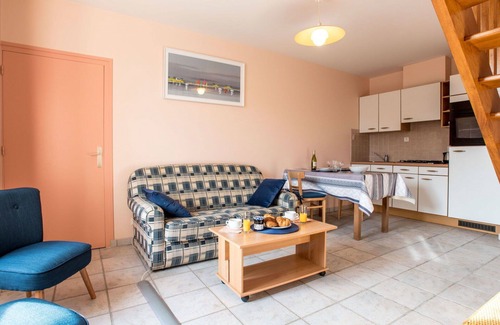 Carnac Apartment | Cosy apartment for 2 people with WIFI, TV, patio and pets allowed
