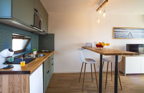 Patio Apartment | Cosy apartment for 2 guests with WIFI, pool, A/C, TV and balcony