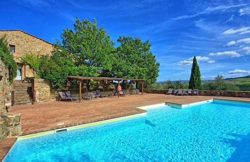 Montalcino Apartment | Cosy apartment for 3 people with A/C, pool, TV, pets allowed and panoramic view