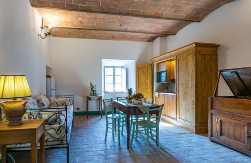 Stigliano Apartment | Cosy apartment for 3 guests with WIFI, TV, patio, pets allowed and panoramic view