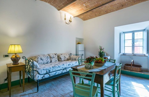Stigliano Apartment | Cosy apartment for 3 guests with WIFI, TV, patio, pets allowed and panoramic view