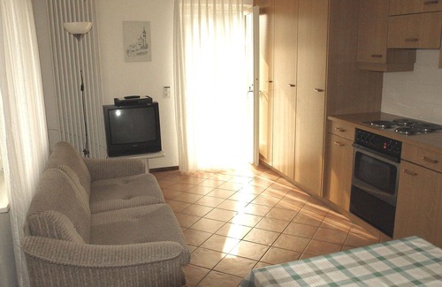 Carona Apartment | Cosy apartment for 3 people with WIFI, TV, patio, pets allowed and panoramic view