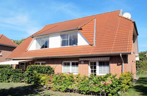 Ummanz Apartment | Cosy apartment for 4 people with WIFI, TV, balcony and pets allowed